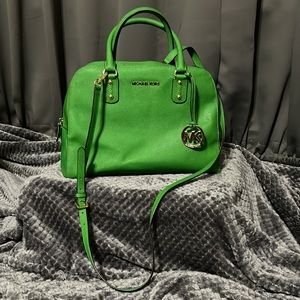 kelly green bolsa